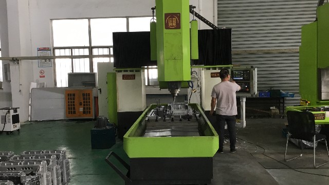 科鼎鑫數(shù)控—攪拌摩擦焊設(shè)備國(guó)內(nèi)廠家！