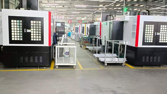 鋁型材加工中心需要哪些設(shè)備？