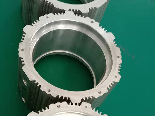 鋁型材加工中心各種機加工工藝精度能到達多少？-科鼎數(shù)控