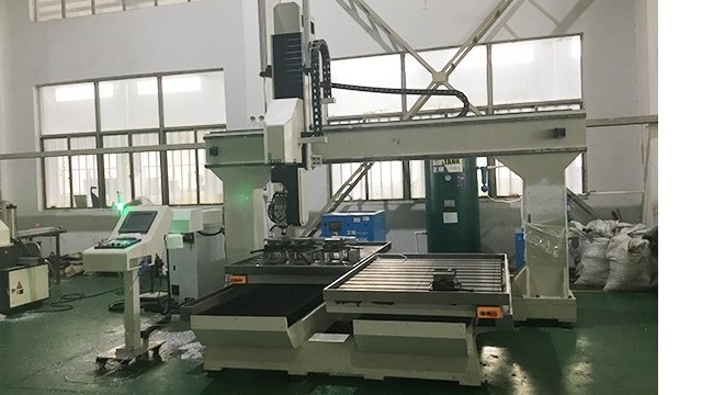 五軸立式加工中心的要求和特點(diǎn)